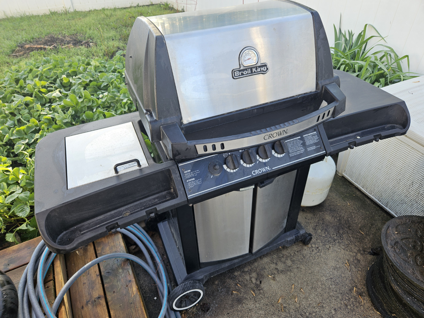 Broil King Crown BBQ Grill - photo 3