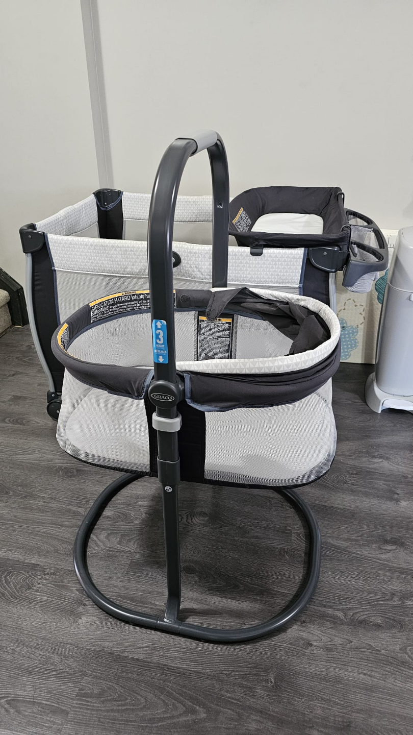 Graco Pack 'n Play with Bassinet and changing table - photo 5