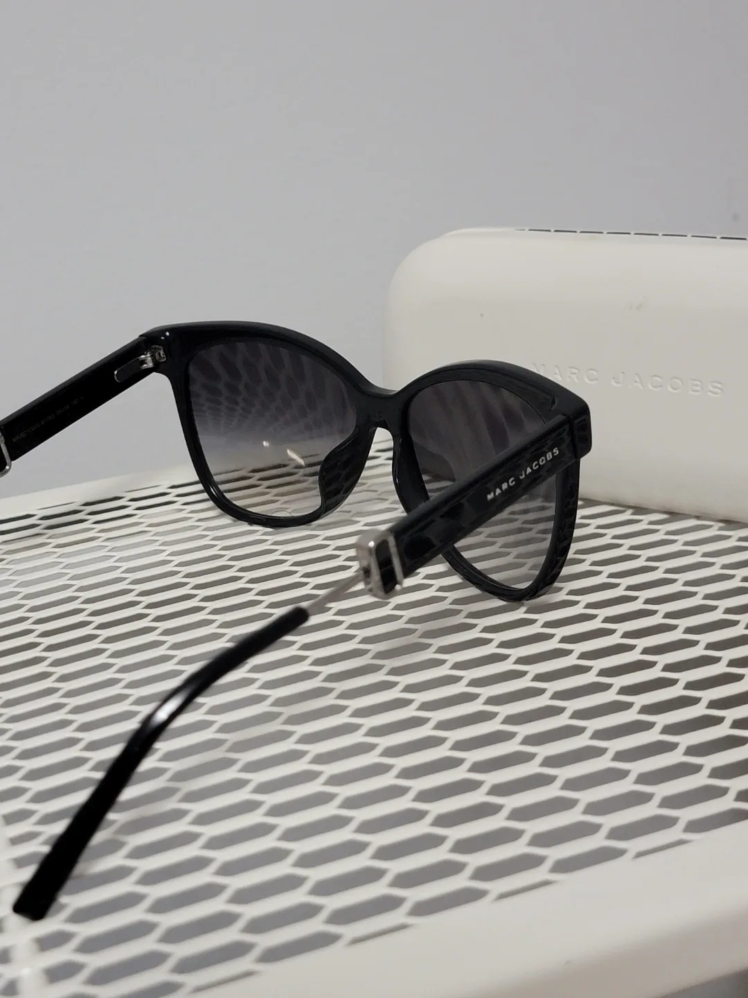 Marc Jacobs 130/S Sunglasses - Black image indicator(5)