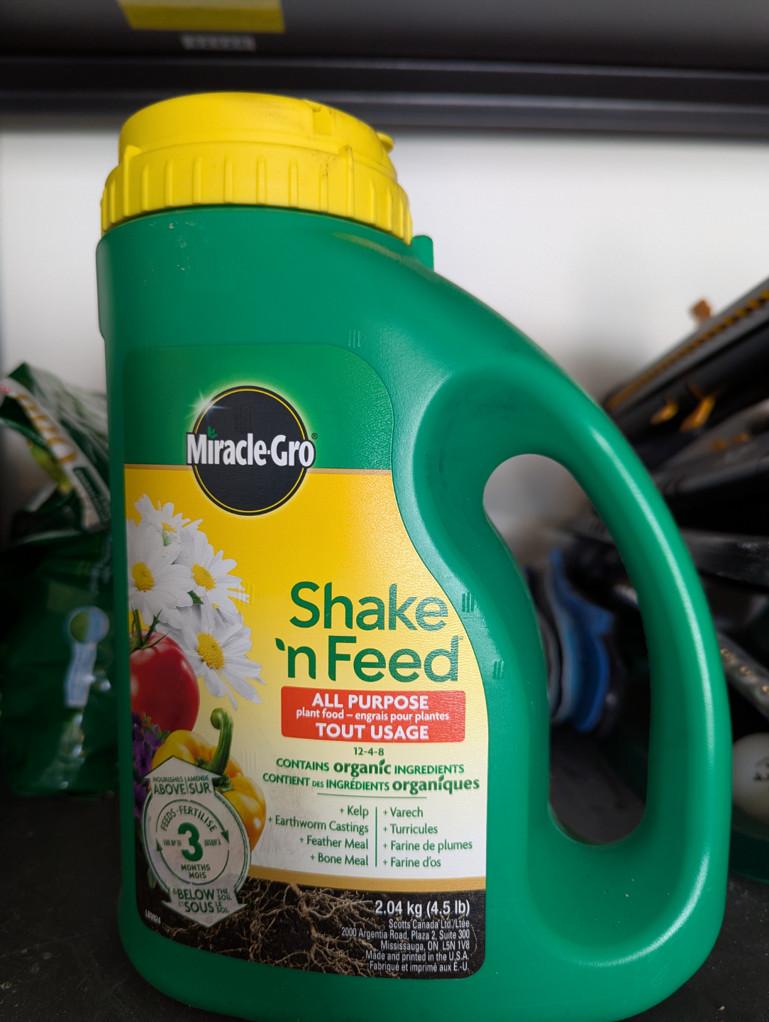 Miracle-Gro Shake 'n Feed All Purpose Organic Plant Food