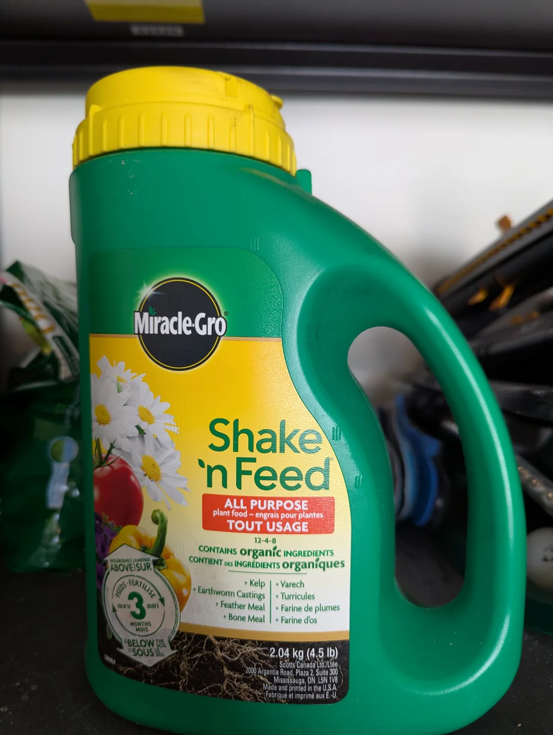 Miracle-Gro Shake 'n Feed All Purpose Organic Plant Food thumbnail