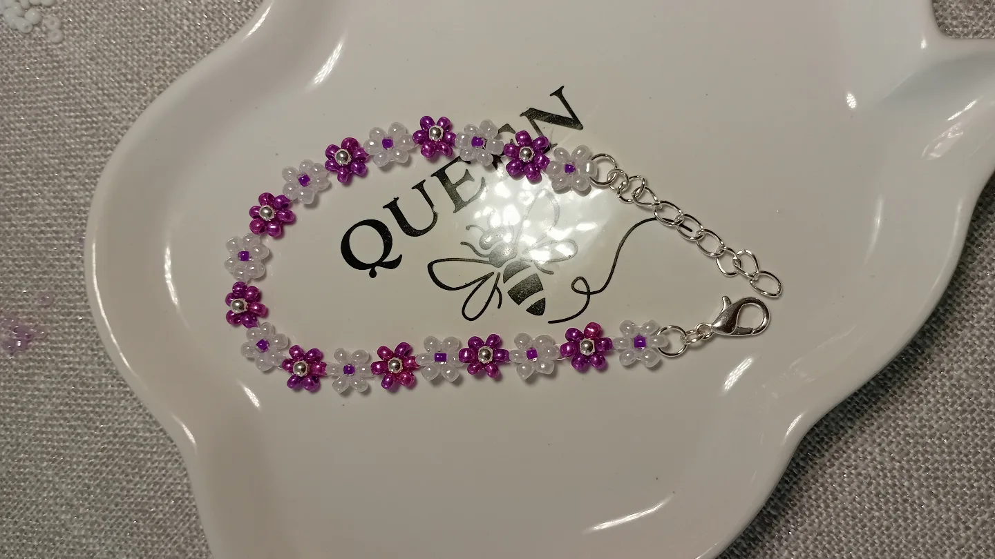 Handmade Beaded Flower Bracelet image indicator(4)