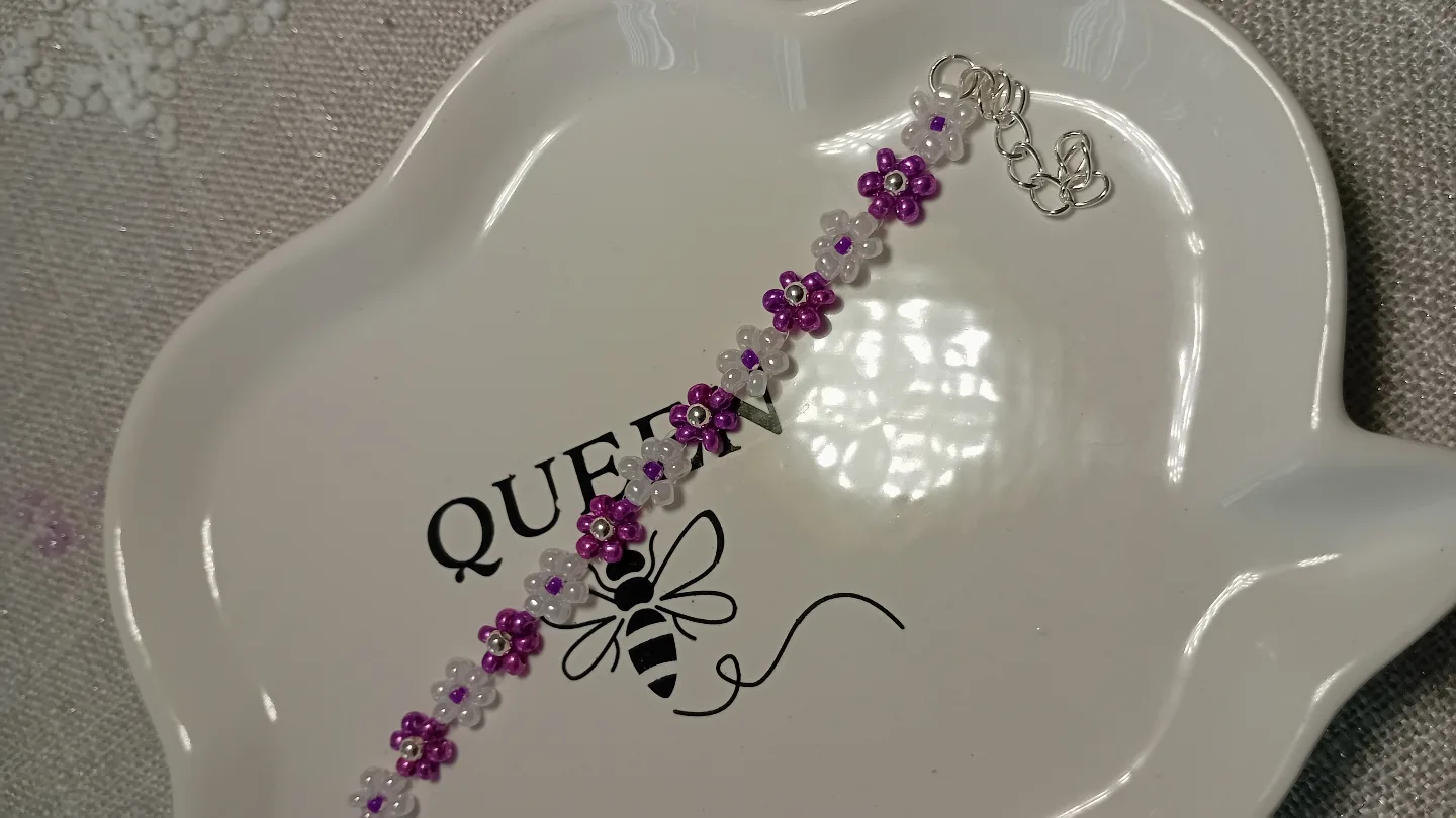 Handmade Beaded Flower Bracelet image indicator(7)