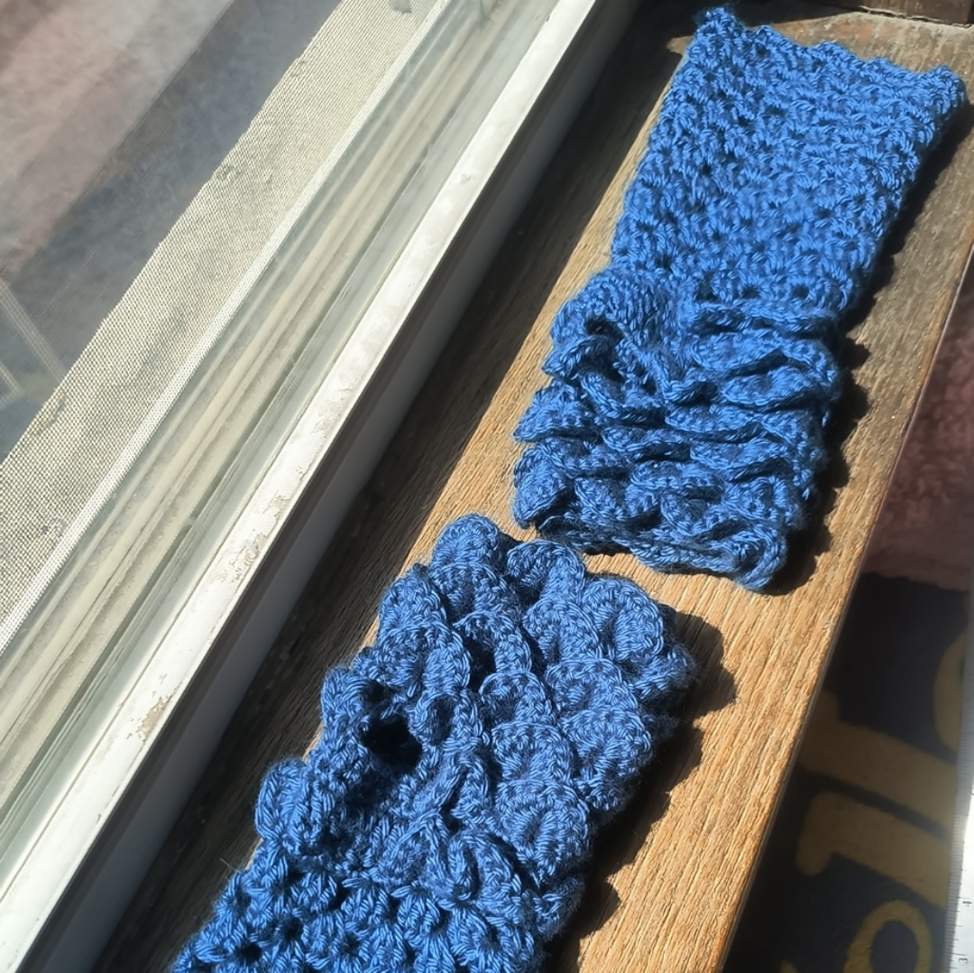 Handmade Crochet - Scaled Fingerless Gloves - photo 2