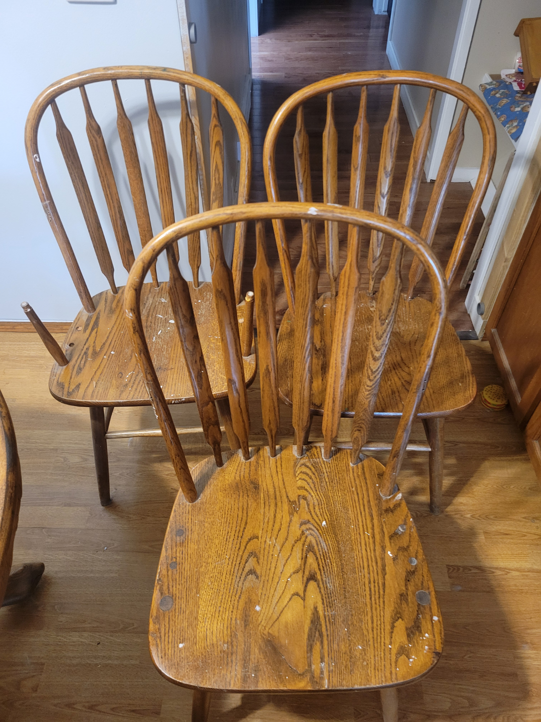 Round Oak Dining Table and six Chairs - photo 2