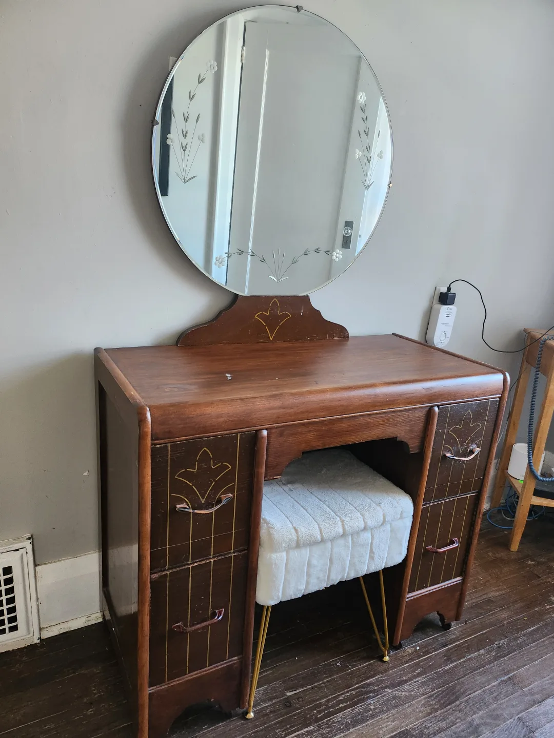 Vintage Vanity Table Set with Mirror thumbnail