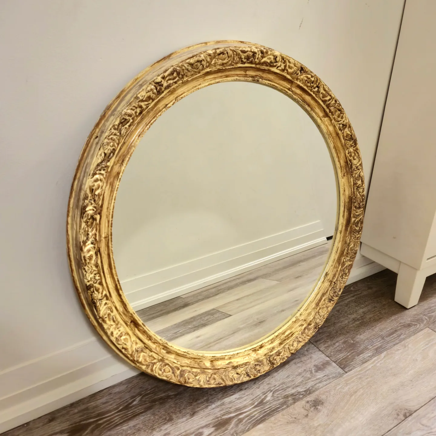 Ornate Round Wall Mirror 24.5" thumbnail