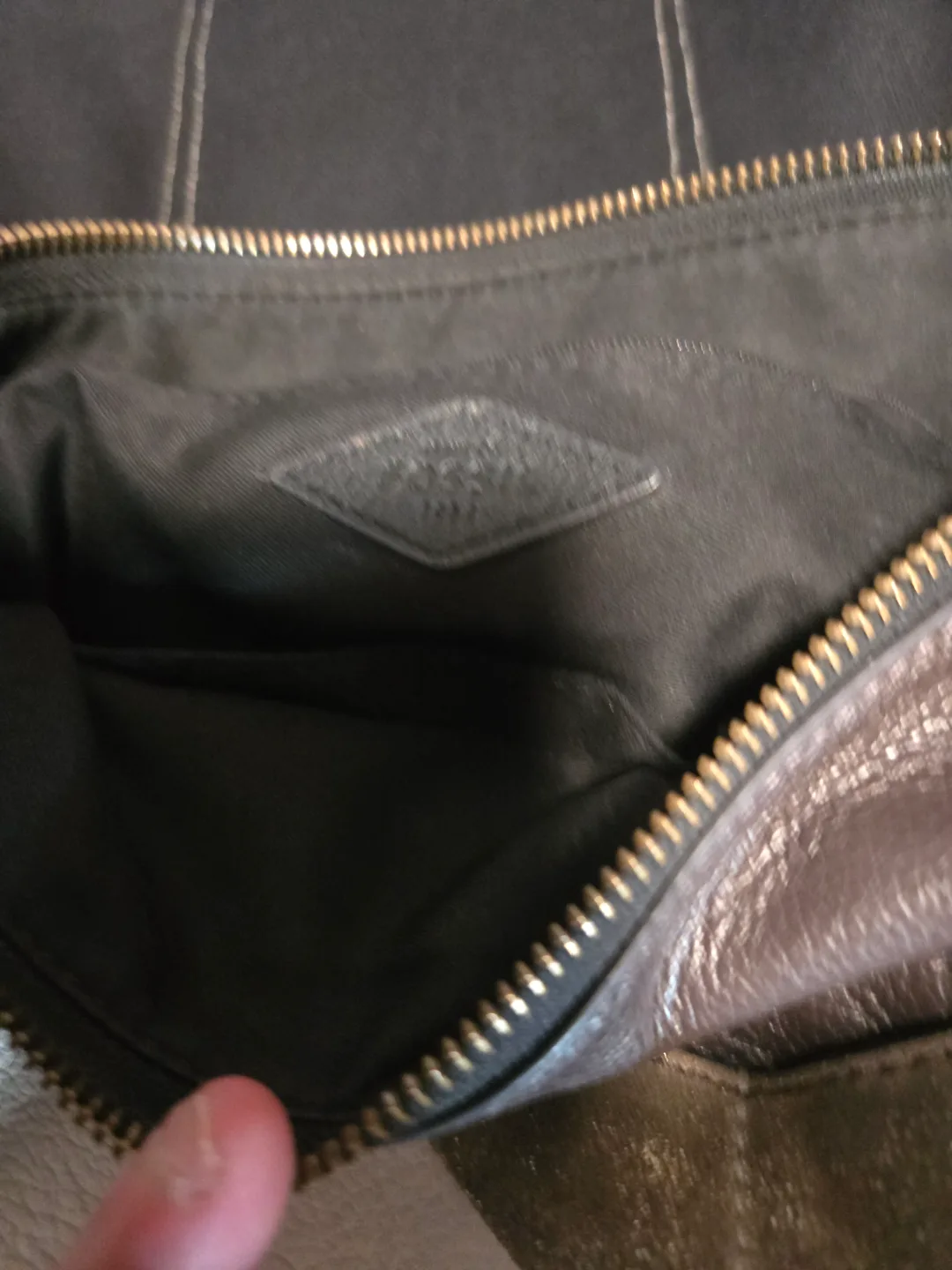 Fossil Leather Crossbody Bag image indicator(2)