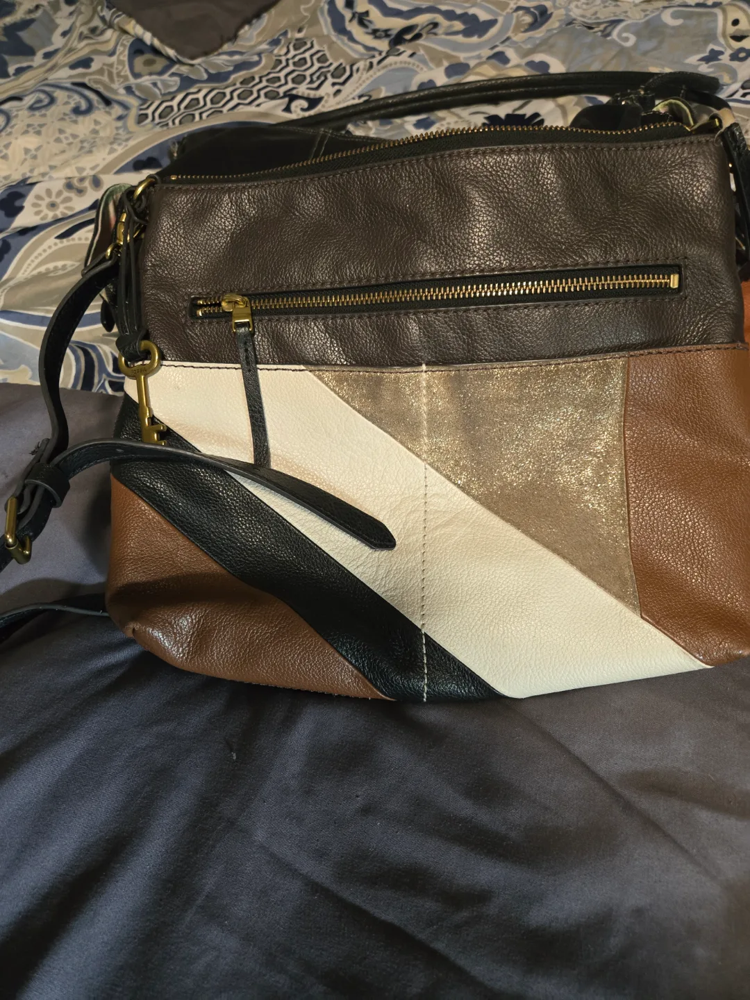 Fossil Leather Crossbody Bag image indicator(3)