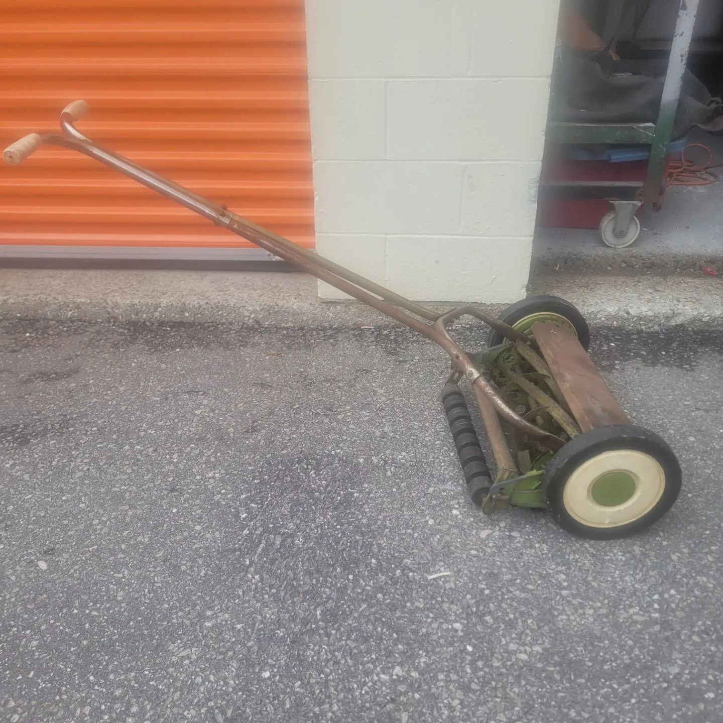 Vintage Lawn Roller Mower image indicator(2)