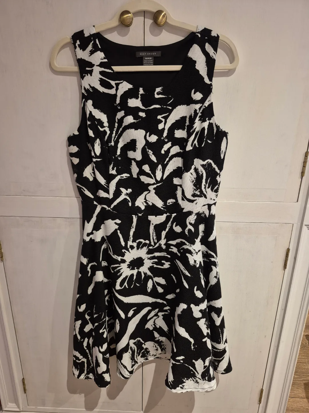 Suzy Shier Black and White Floral Fit and Flare Dress thumbnail