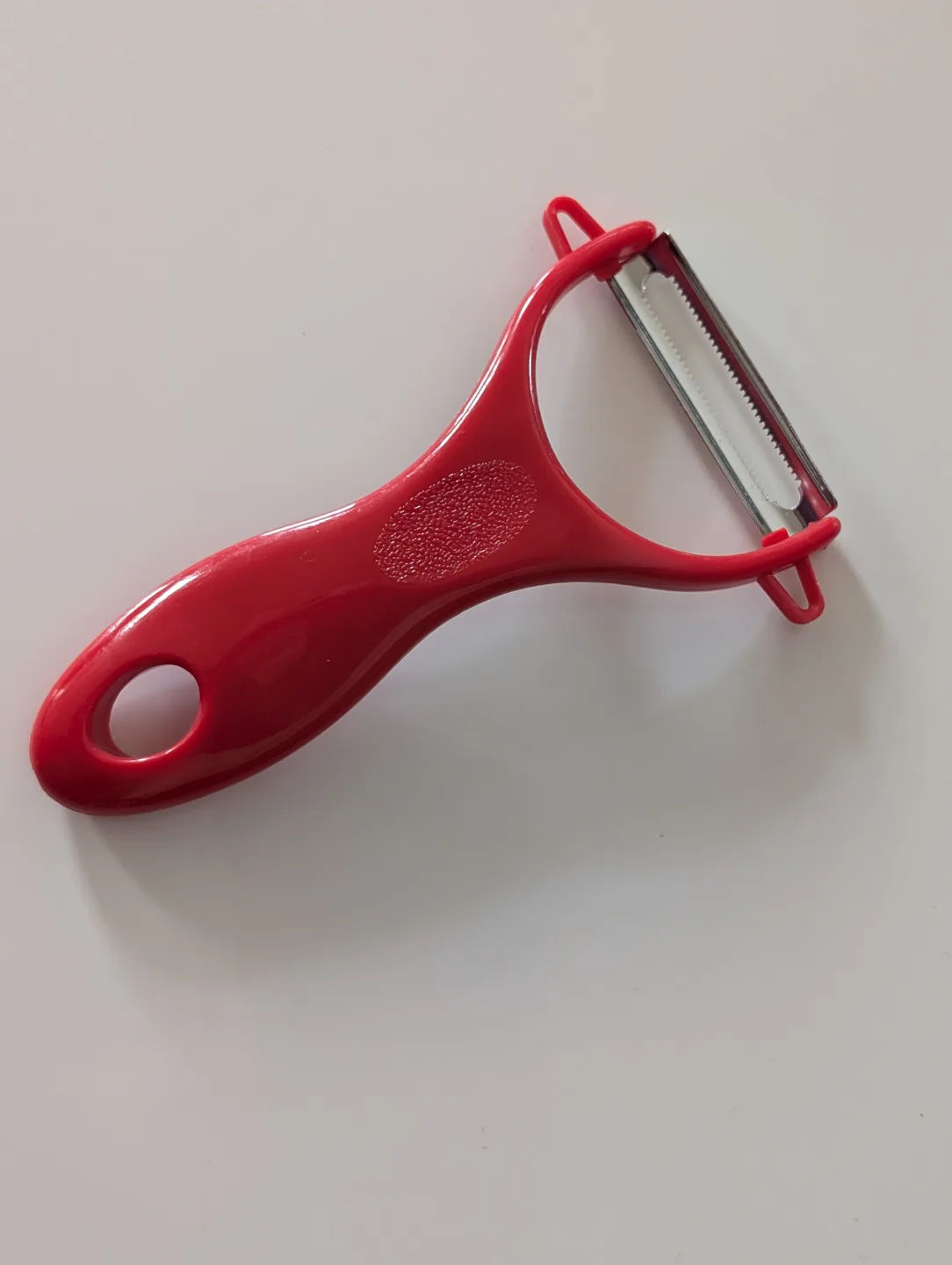 Brand New Ergonomic Vegetable Peeler thumbnail