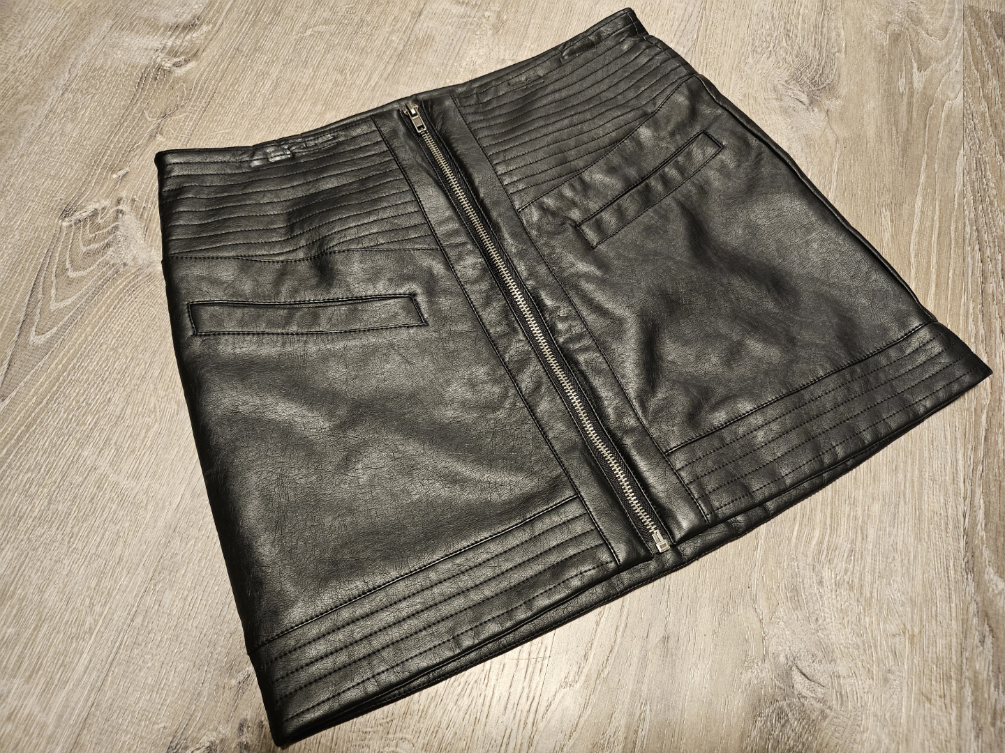 Black Faux Leather Mini Skirt Size 4 🧡