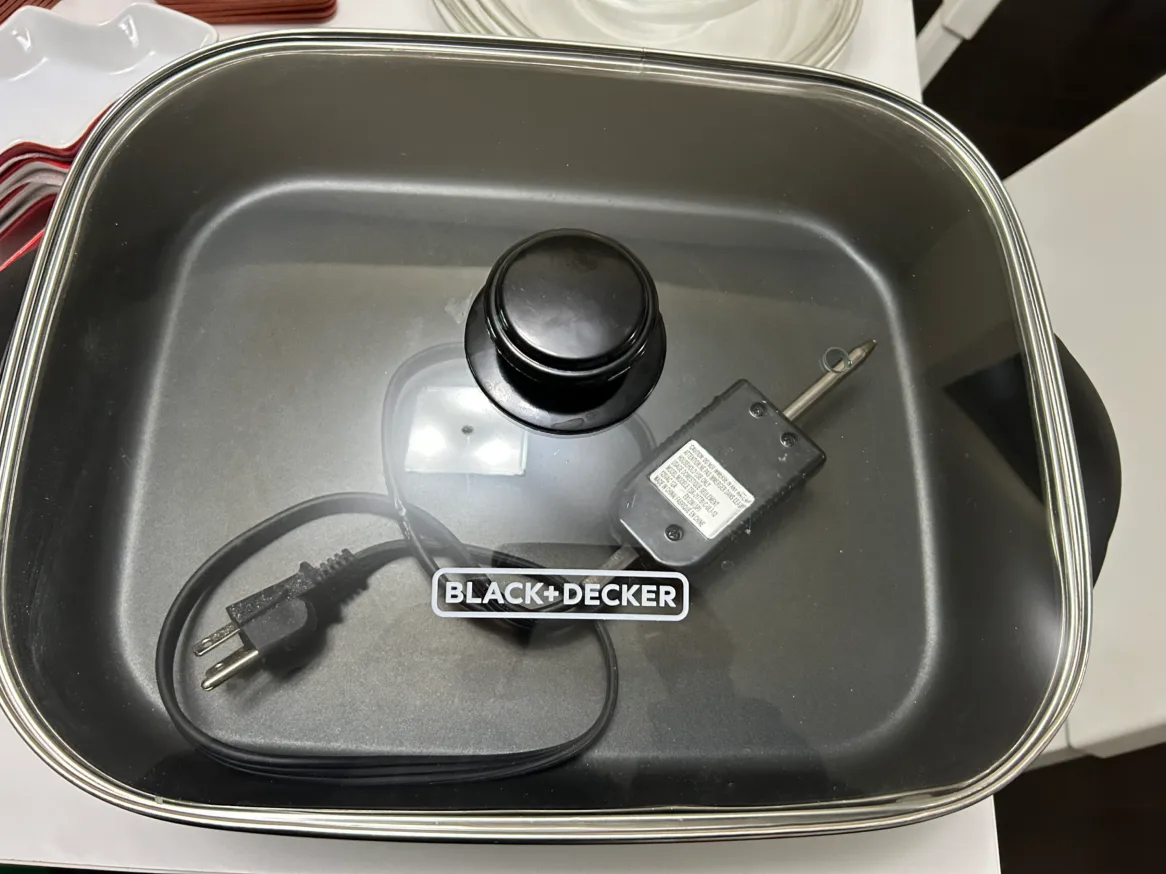 Electric skillet (black & Decker) thumbnail
