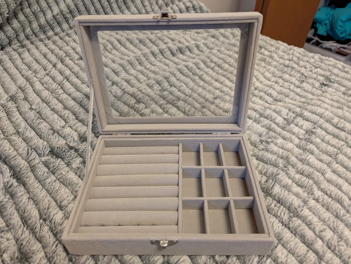 Grey Velvet Jewellery Box with Lid image indicator(2)
