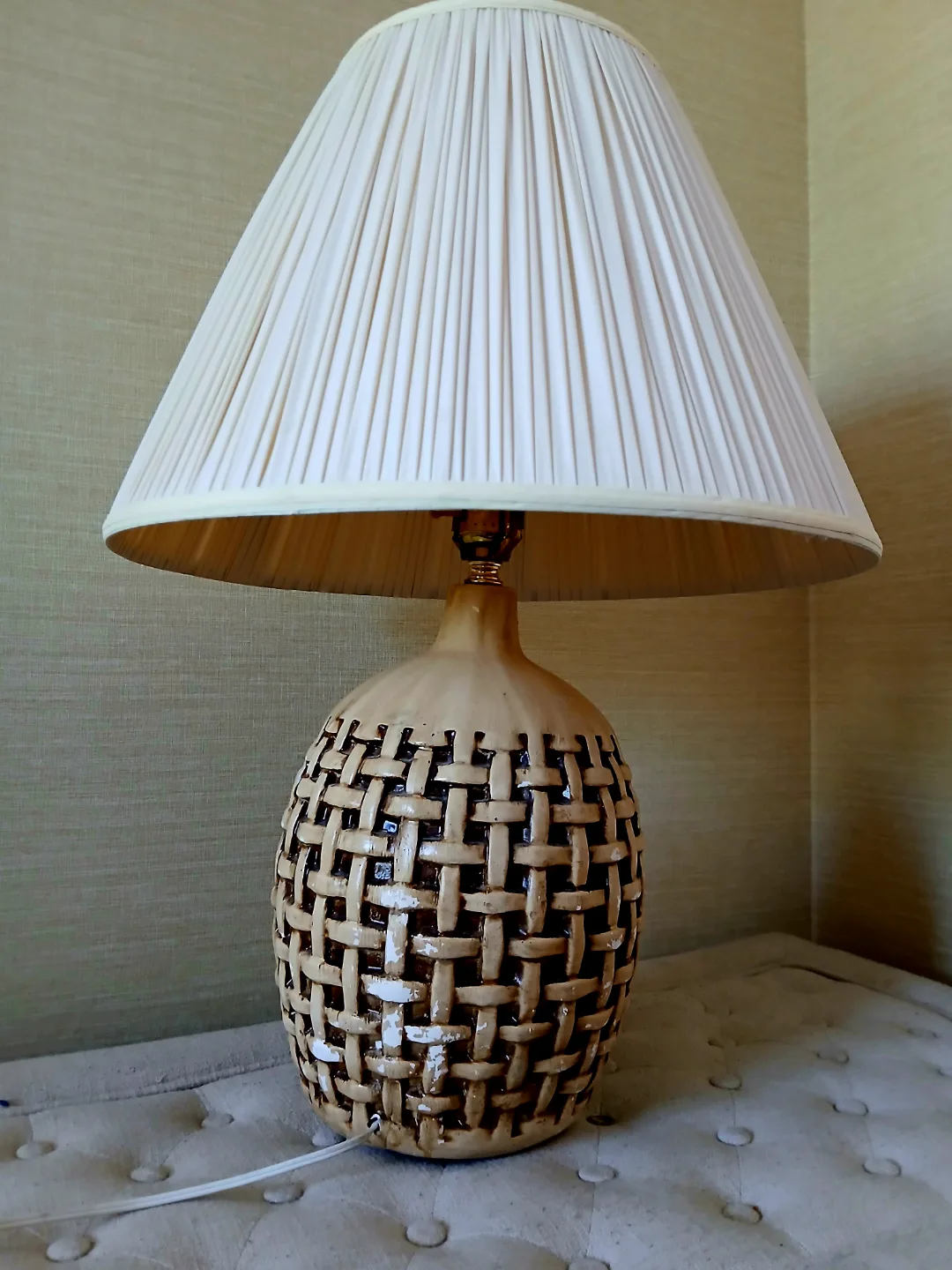 Vintage Table Lamp with Pleated Shade image indicator(4)