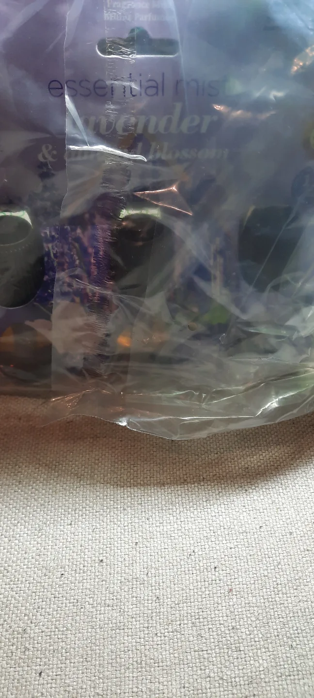 Air Wick Essential Fragrance Oil Diffuser Kit + 3 refills image indicator(6)