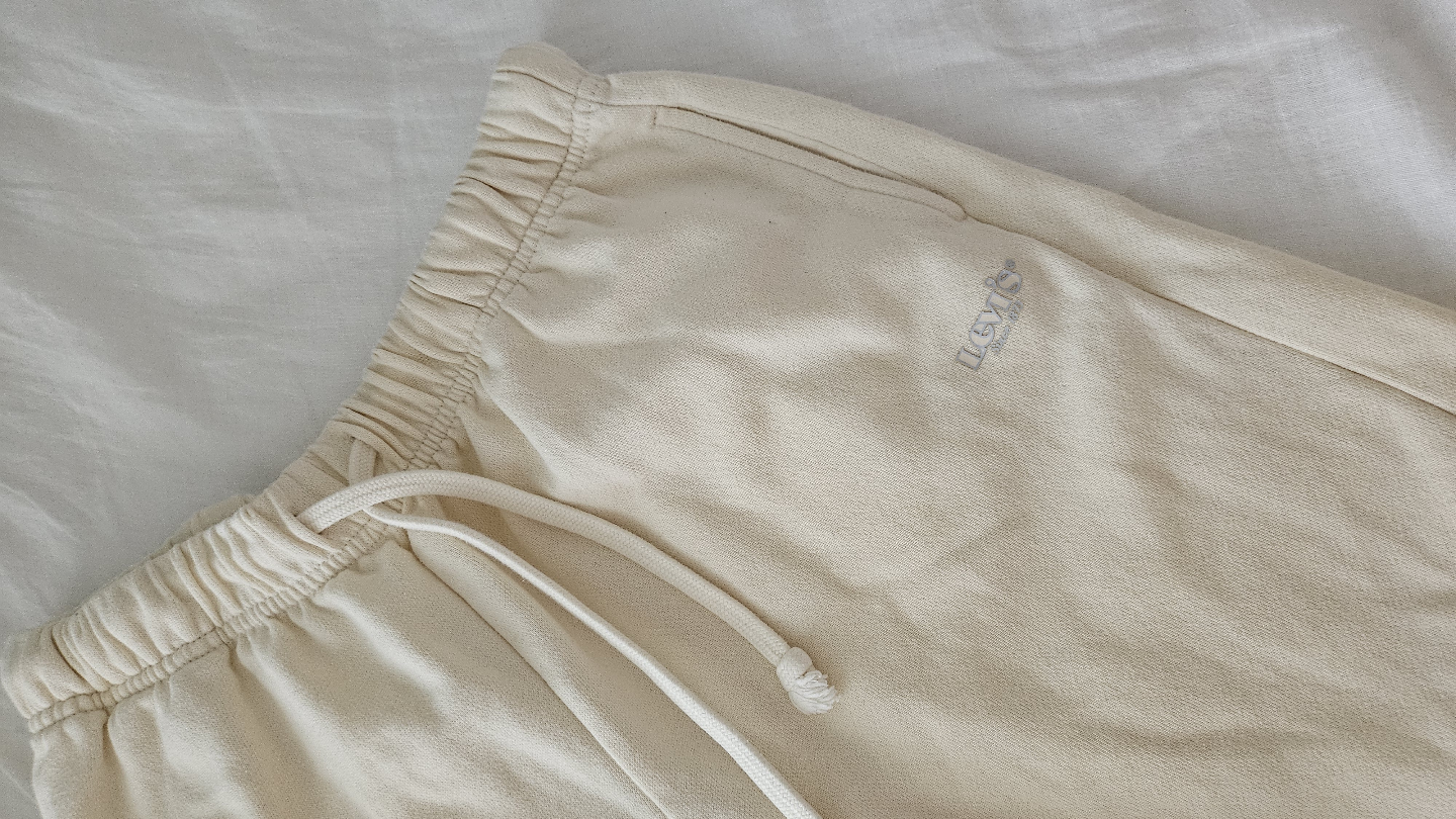 Levi's Cream Cropped Sweatshirt and Joggers Set - photo 4