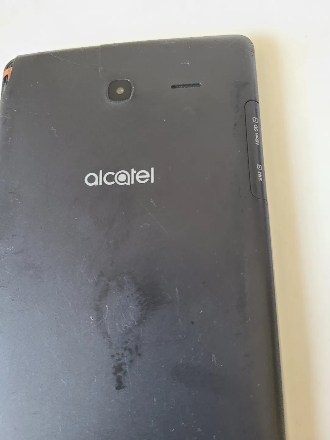 Alcatel 9015B 8GB Android Tablet Working – Cracked Back Corner image indicator(2)