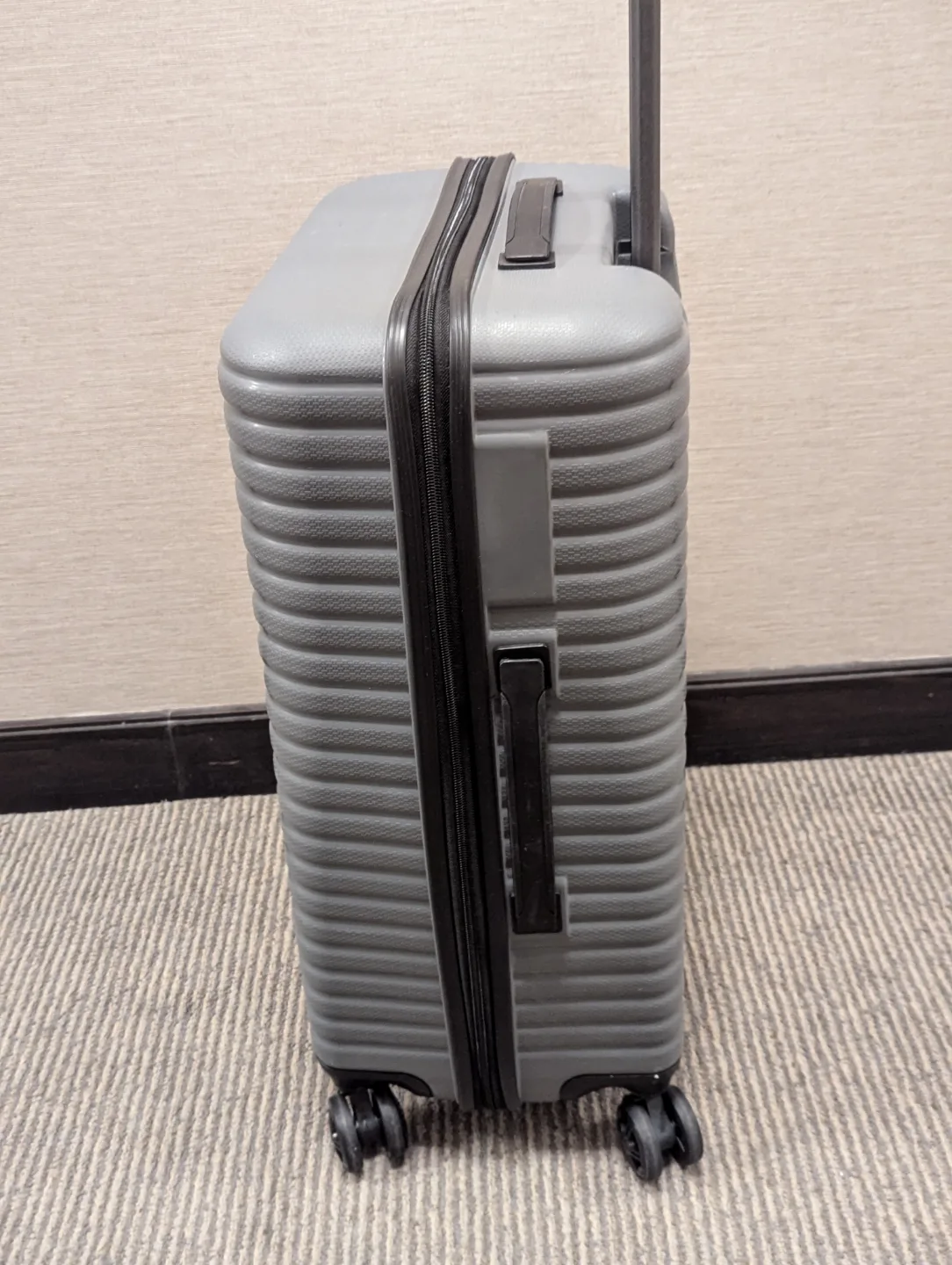 Grey Luggage Spinner Wheels Medium Size image indicator(8)