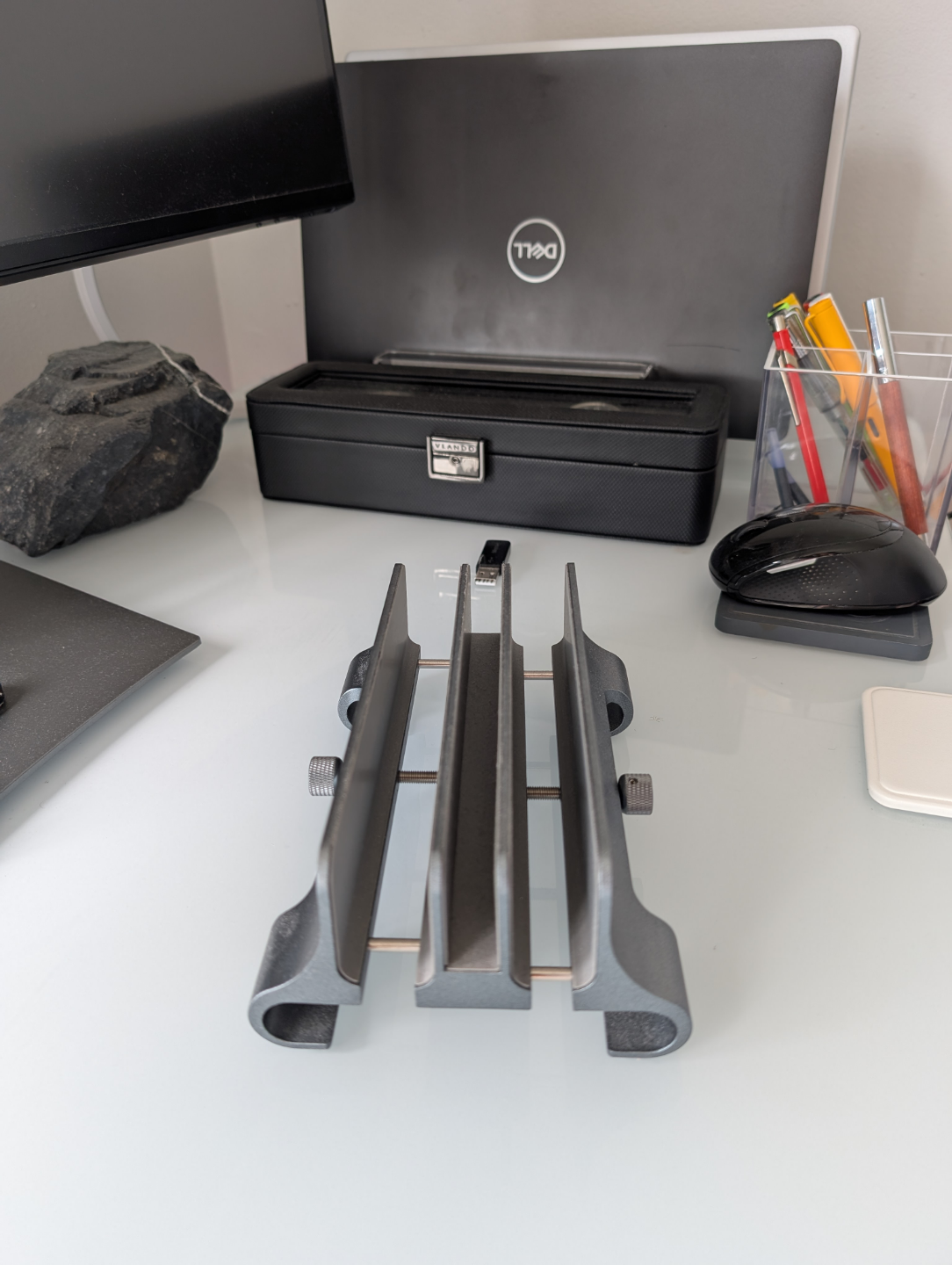 aluminum laptop holder - photo 3
