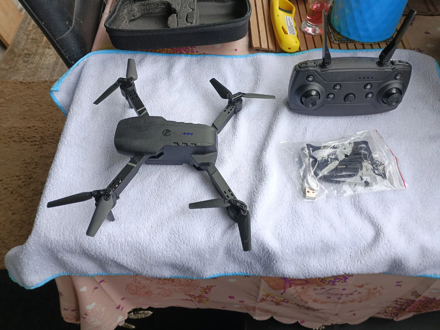 Foldable Drone with Remote Control and Accessories image indicator(2)