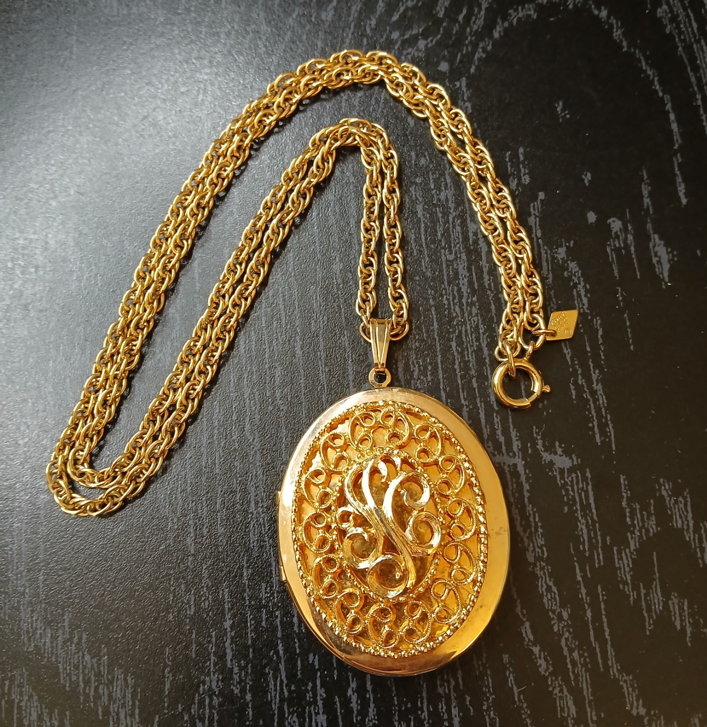 Vintage Sarah Coventry Locket & Necklace
