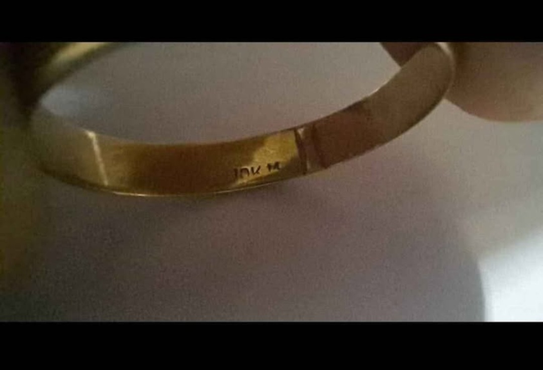 Vintage 10k Gold Ring, 3 Mini Diamonds - photo 4