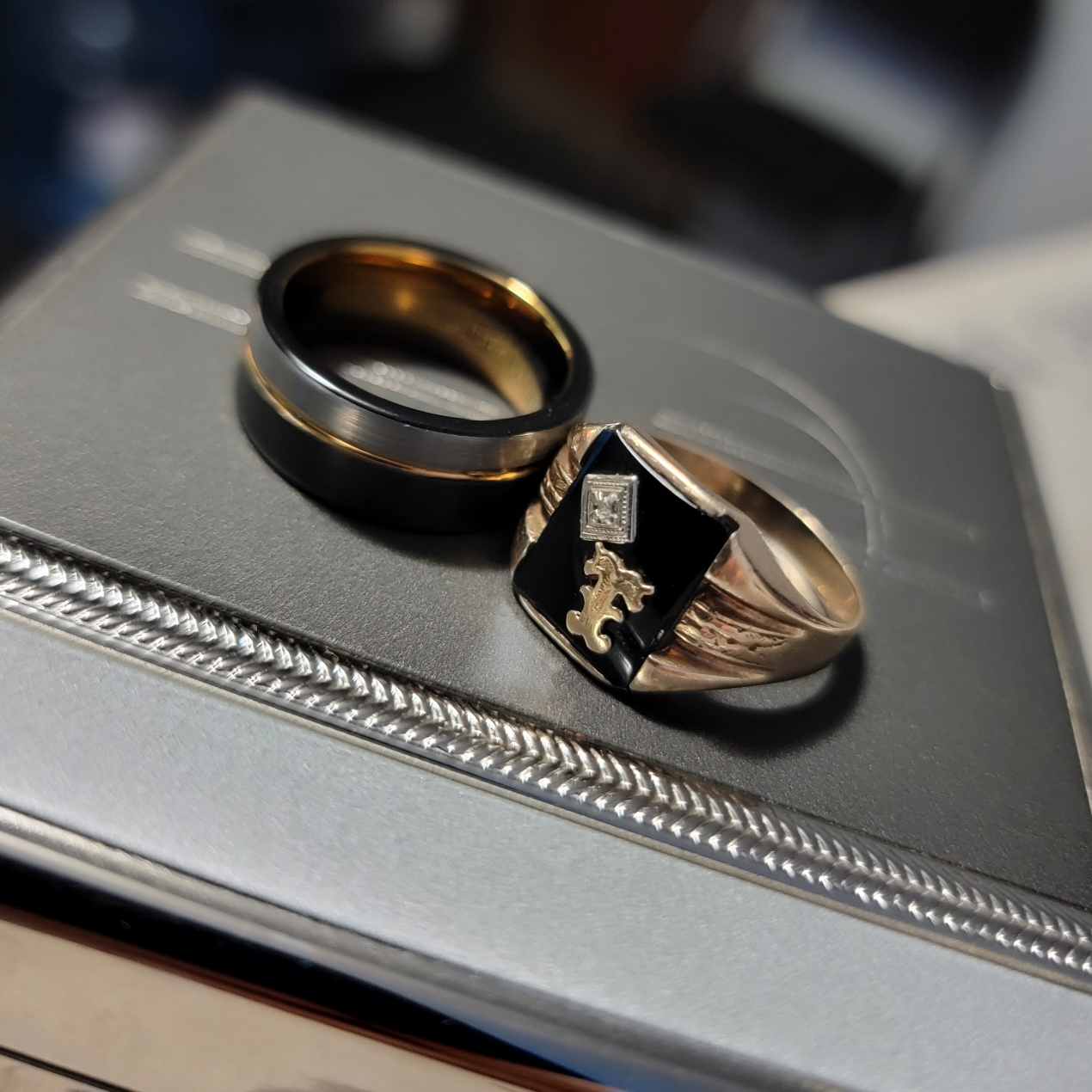 Tungsten carbide band and solid gold ring for men