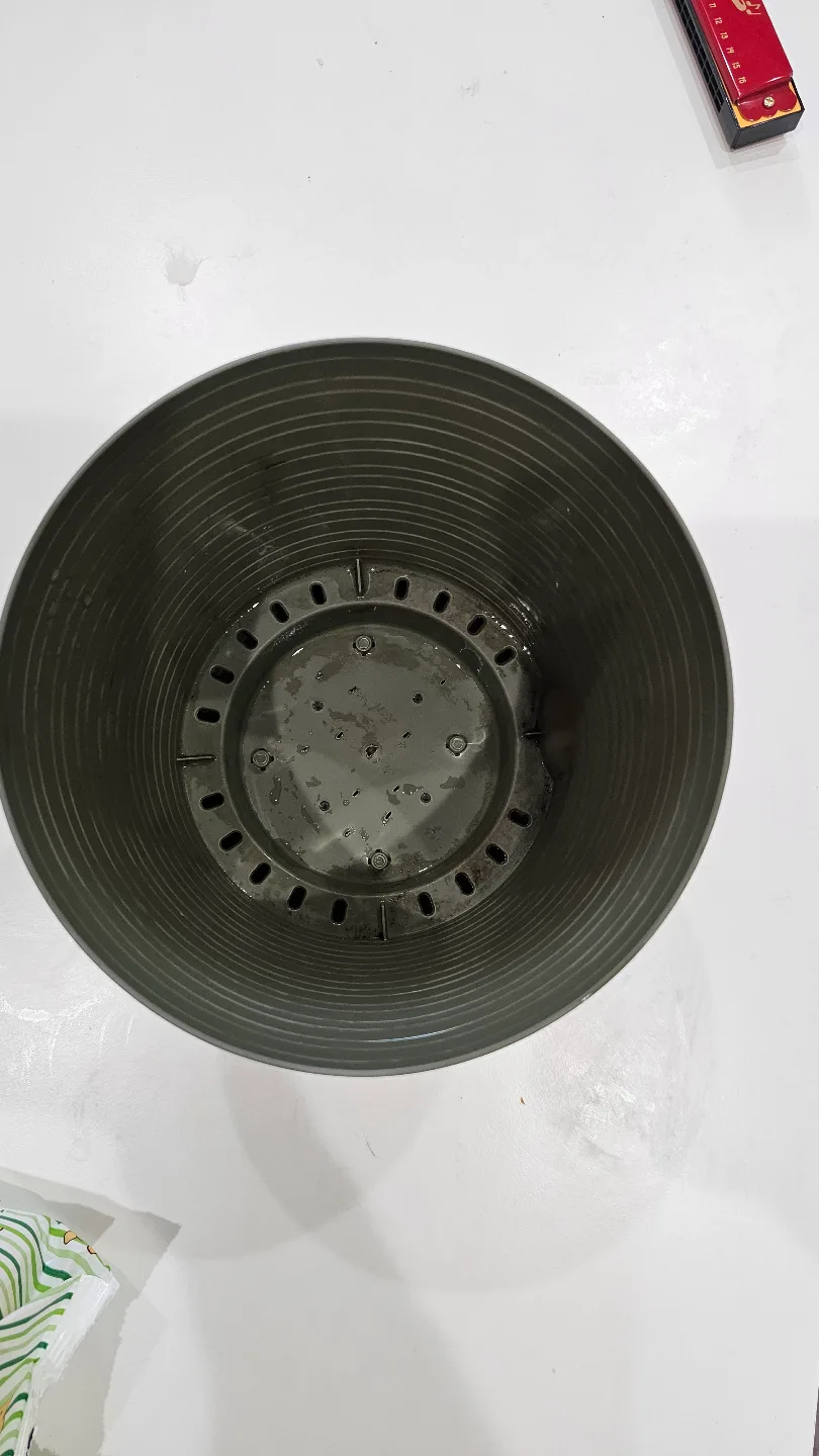 Green Plastic Plant Pot #freecycle 🥕🥕🥕 image indicator(2)