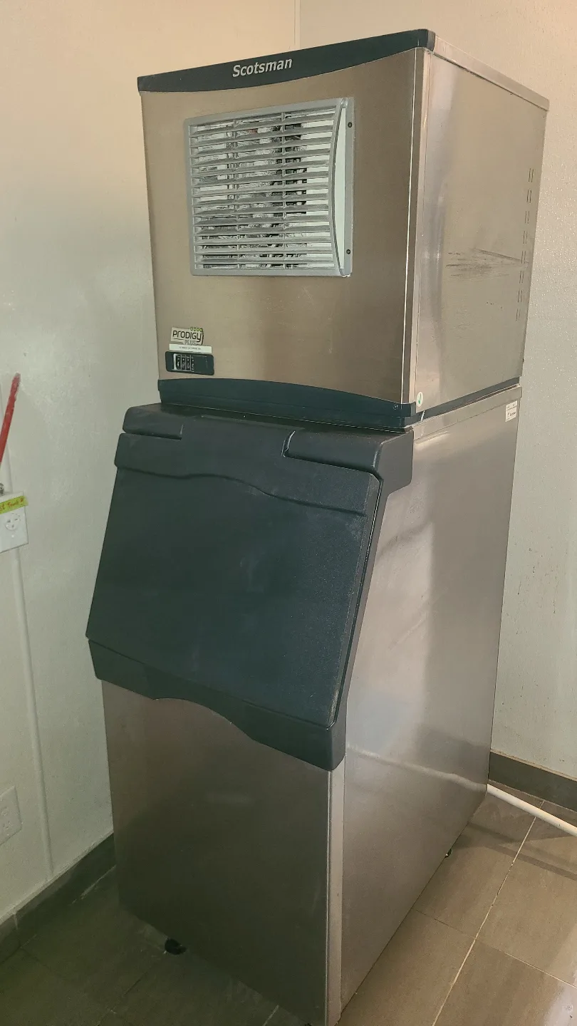 Scotsman Prodigy Ice Maker CO522MA-1 and Ice Bin B322S thumbnail