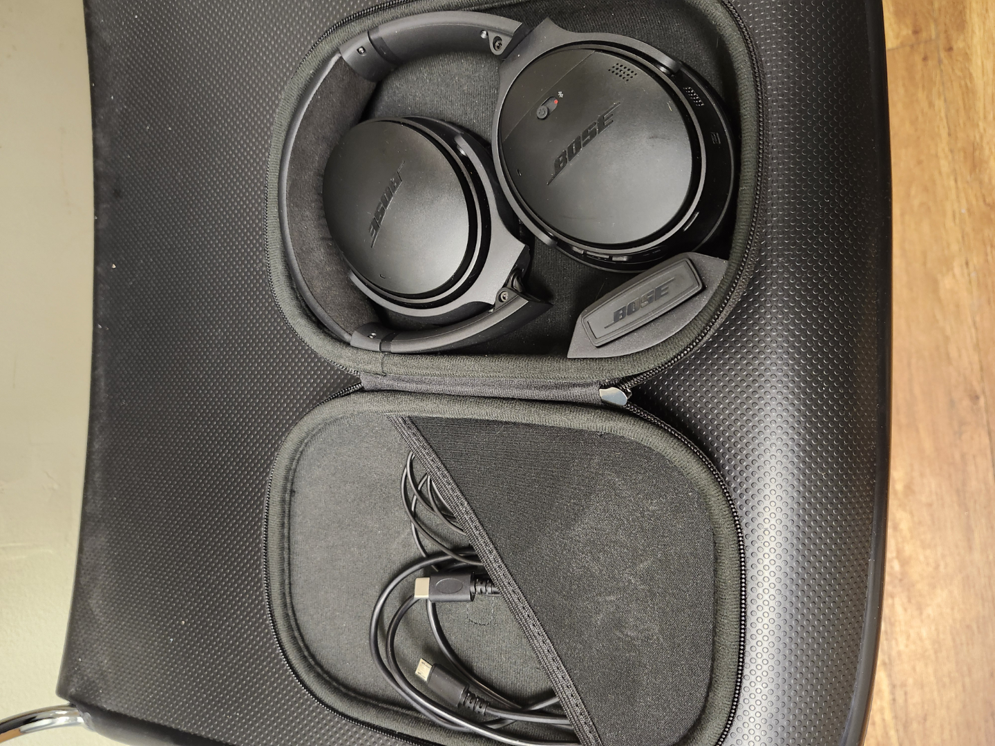 Bose Noise Cancelling Headphones with Case and Cable - photo 2