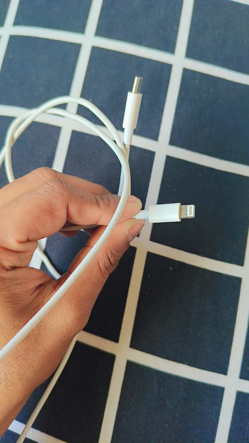 White Charging Cable image indicator(2)