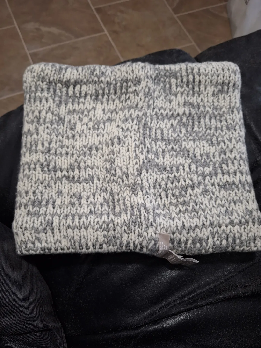 Banana Republic One Size Grey & White Knit Neck Warmer thumbnail