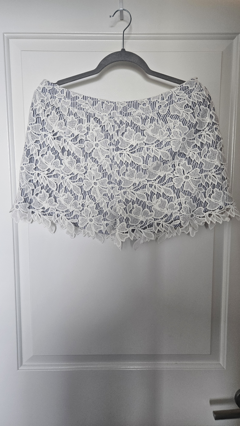 ADIVA Women's Size Medium White Lace Shorts