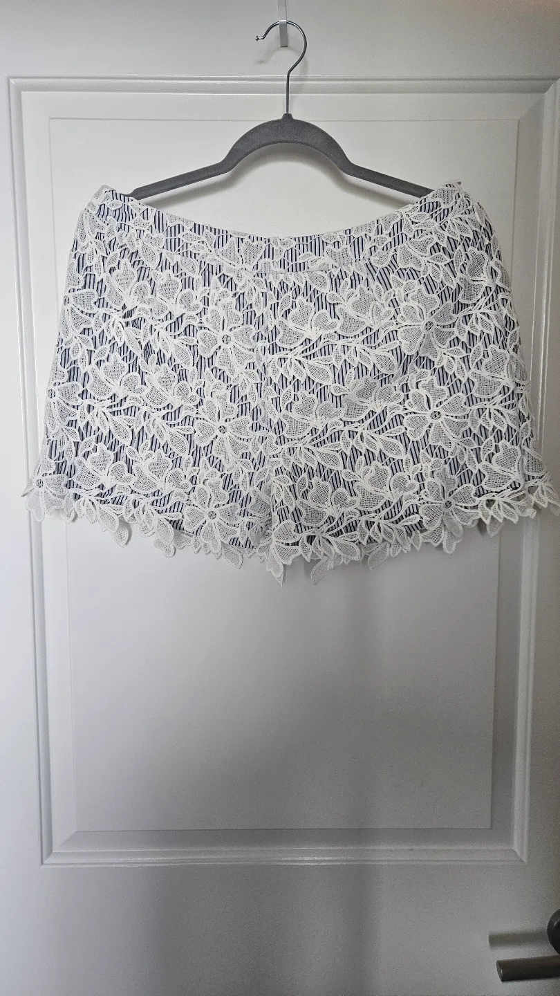 ADIVA Women's Size Medium White Lace Shorts thumbnail