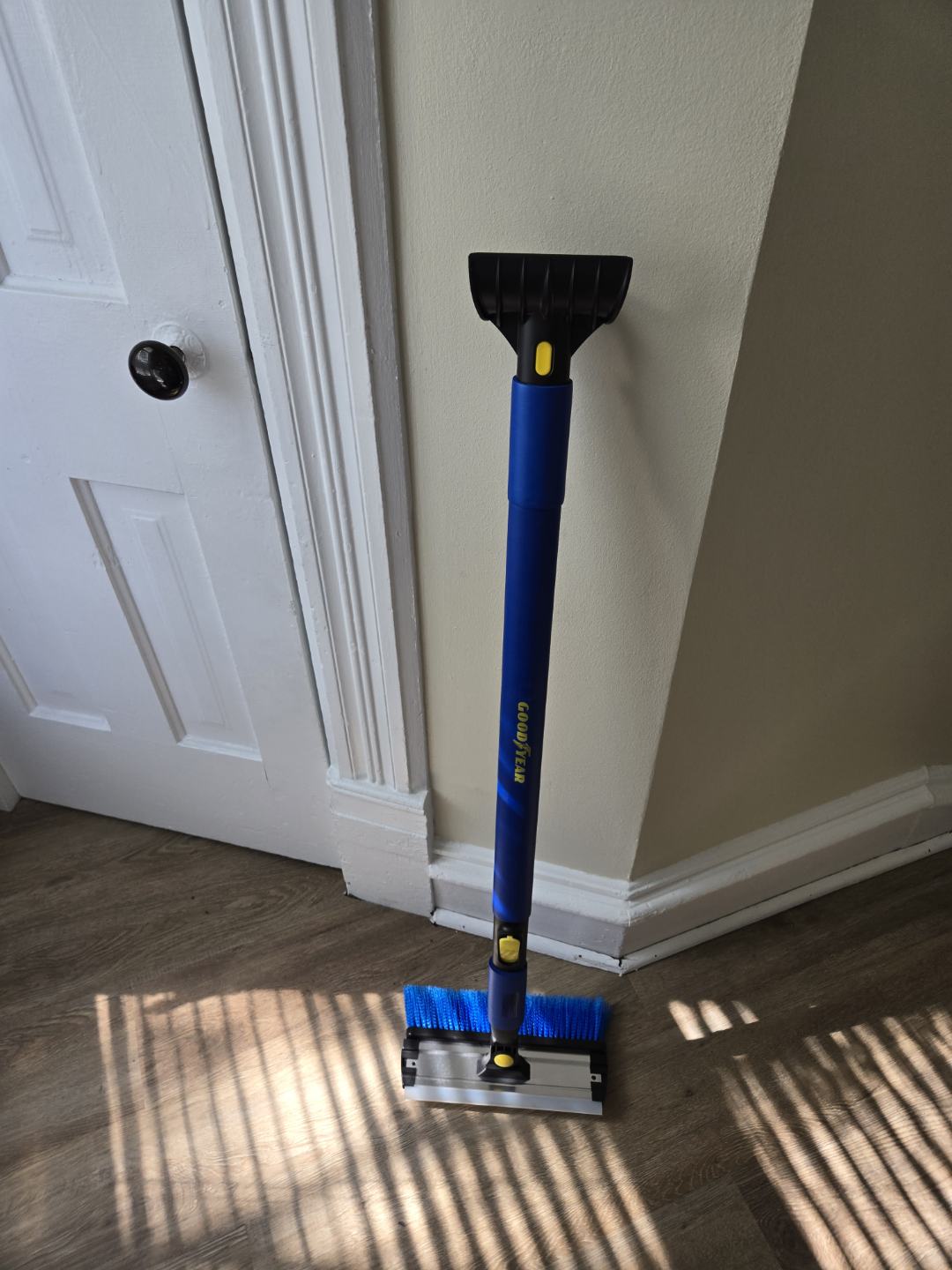 Car Snow Broom with Ice Scraper - photo 2