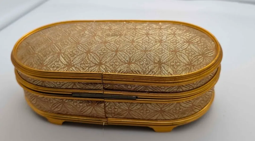 Vintage Gold Oval Jewellery Box image indicator(3)