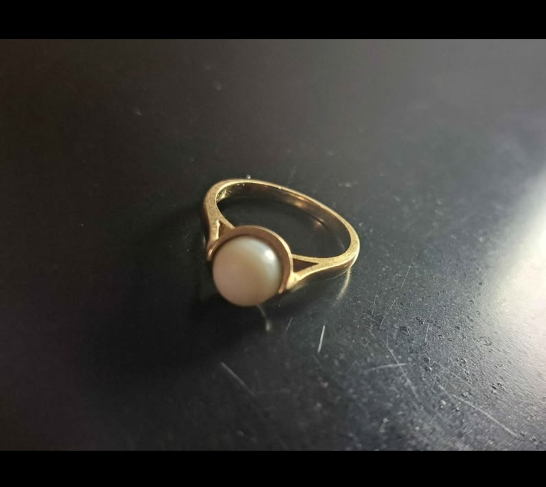 Vintage 10k Solid Gold, Real Genuine Pearl Ring