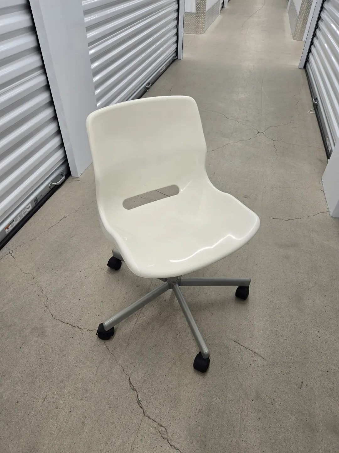 White Office Chair *FREE* Must go by Friday thumbnail
