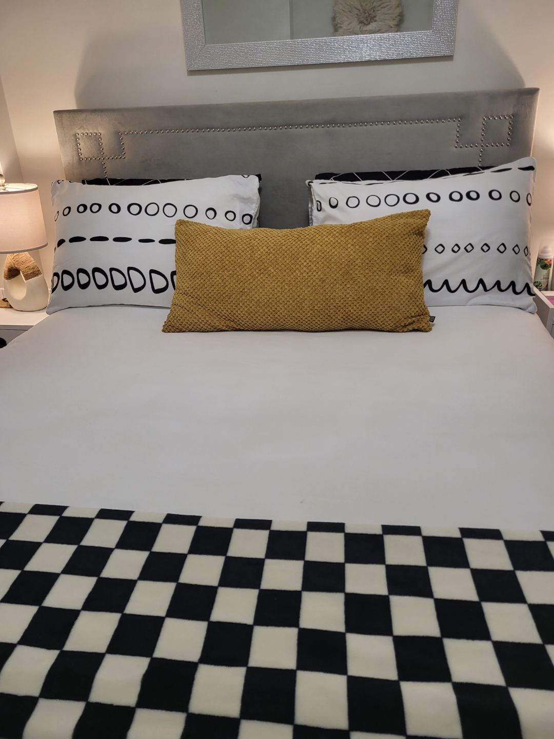 Queen Bed. Box Spring Included. - photo 2