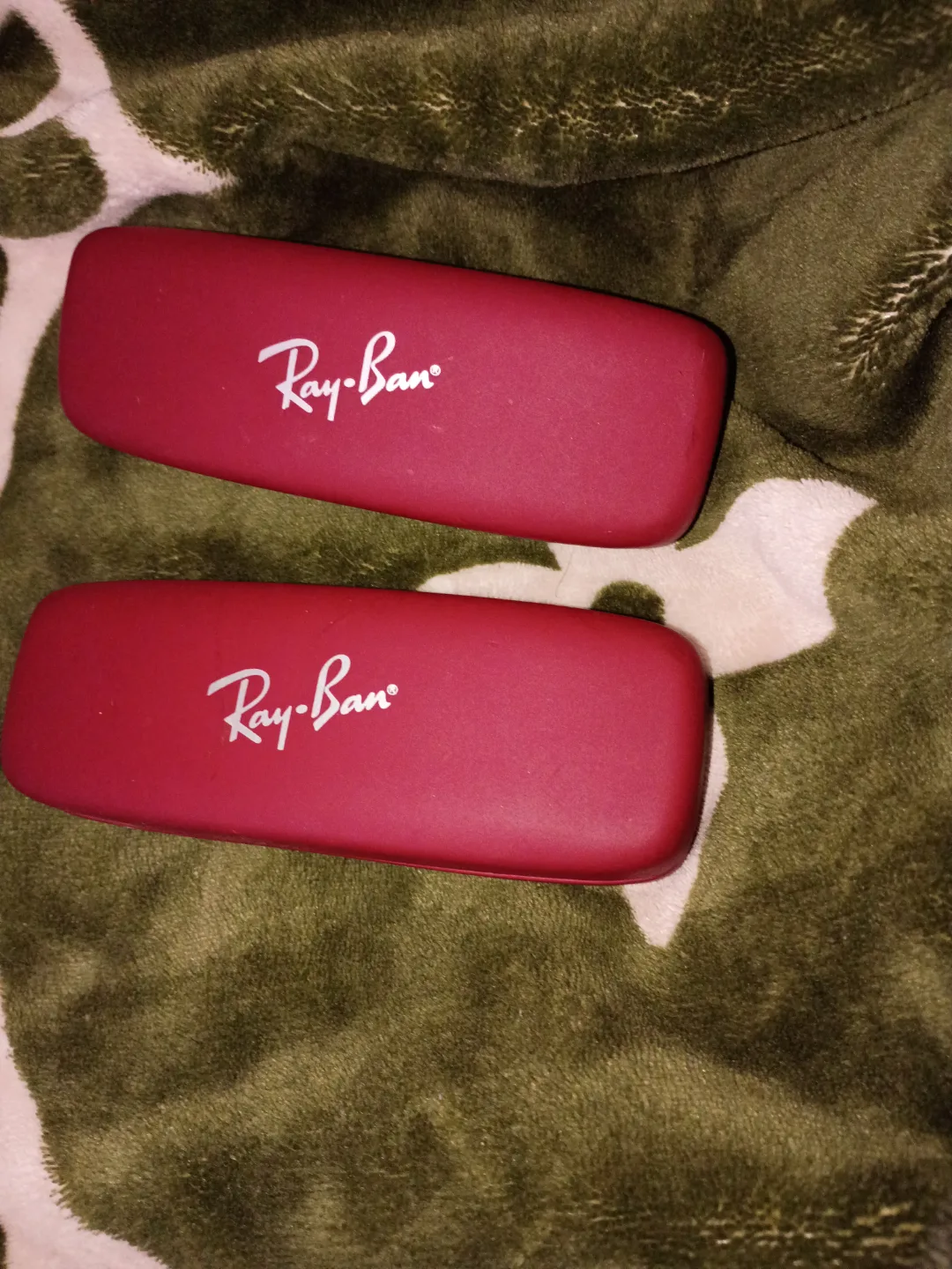 Two Ray-Ban Eyeglass Cases image indicator(3)