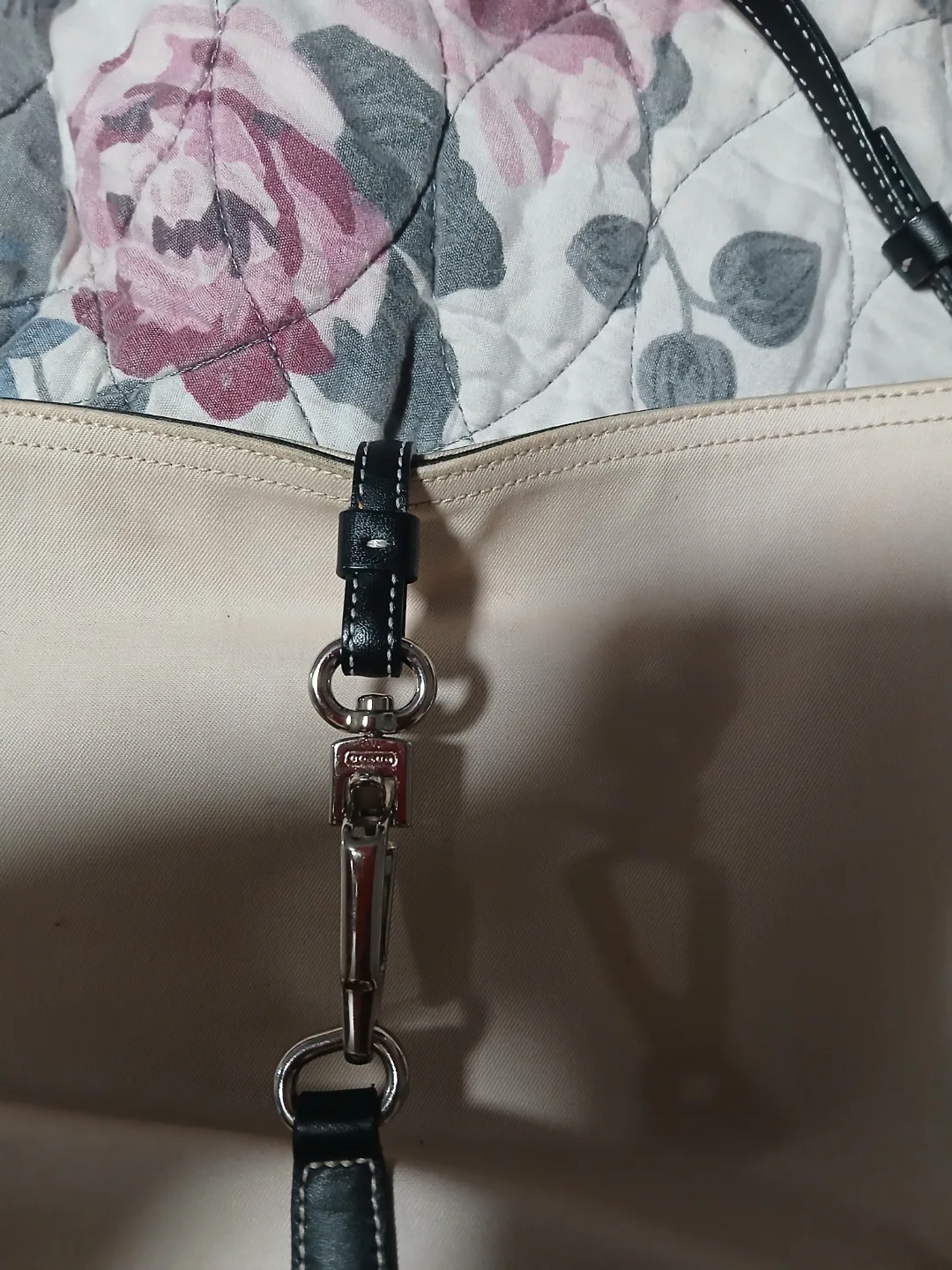 Coach handbag, beige and black, No. M04-1174 image indicator(2)