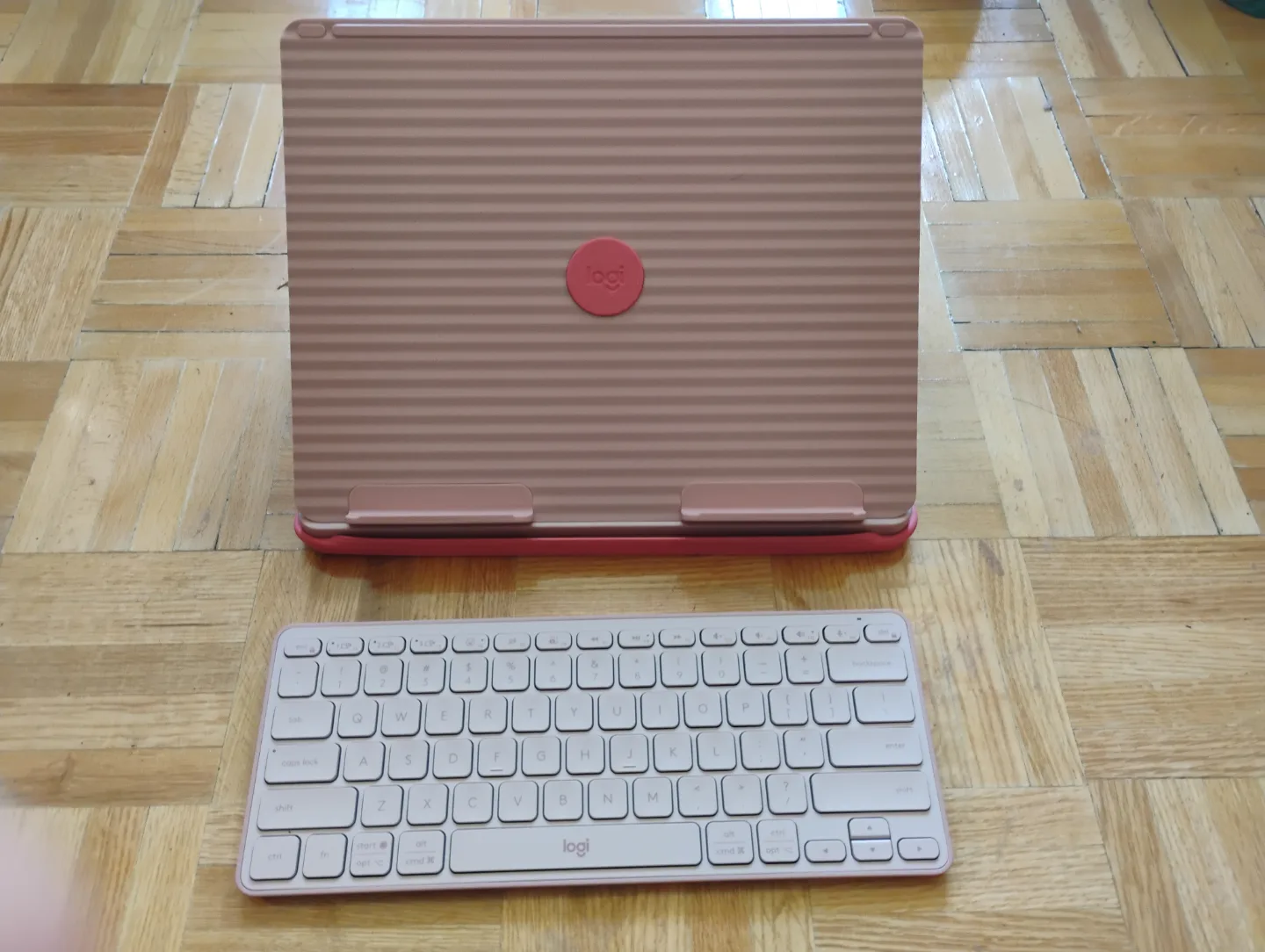 Logitech Casa Pop-Up Desk thumbnail