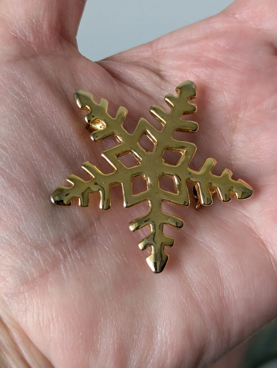 Gold-tone Snowflake Brooch image indicator(3)