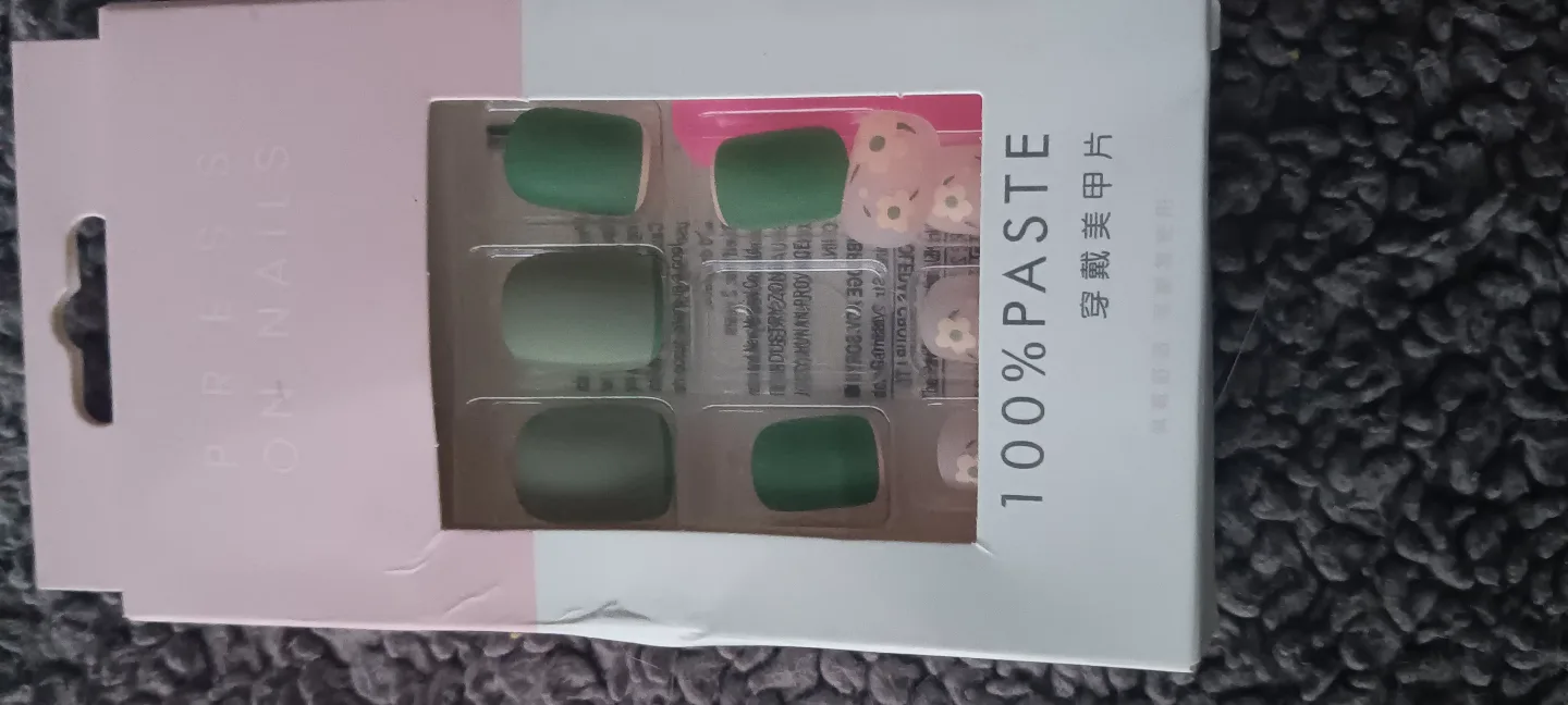 Press-on Nails - Green & Floral Design thumbnail