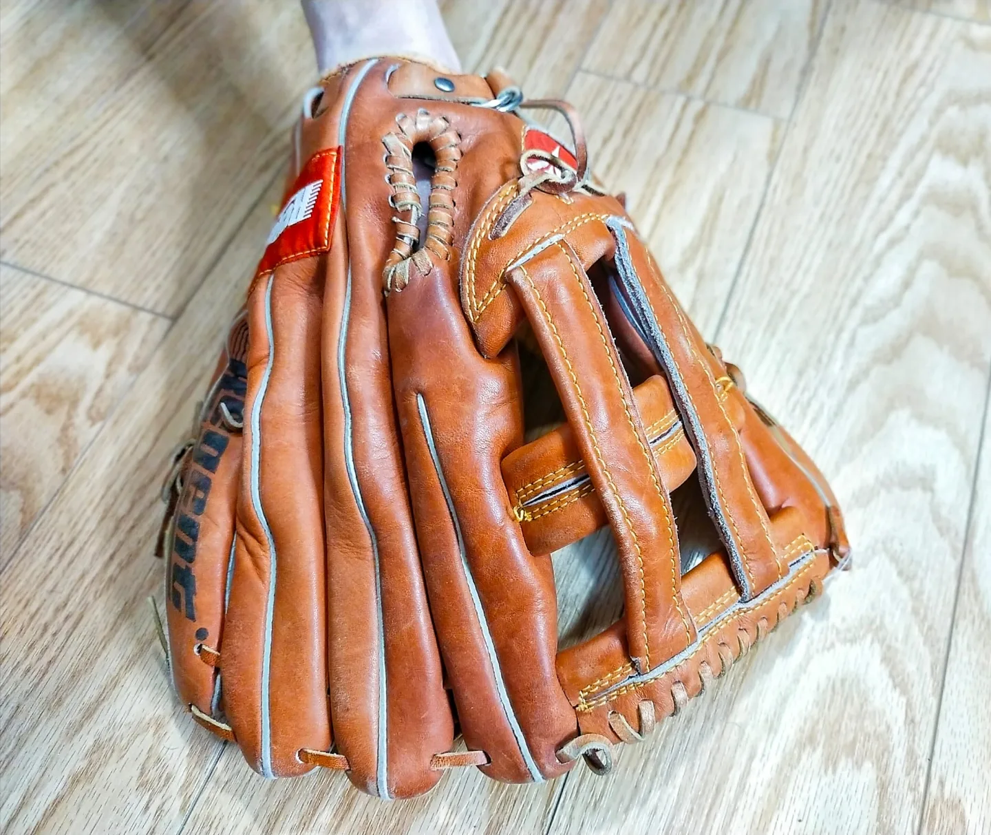Regeant Magnum III 14" Right-Handed Baseball Glove image indicator(2)