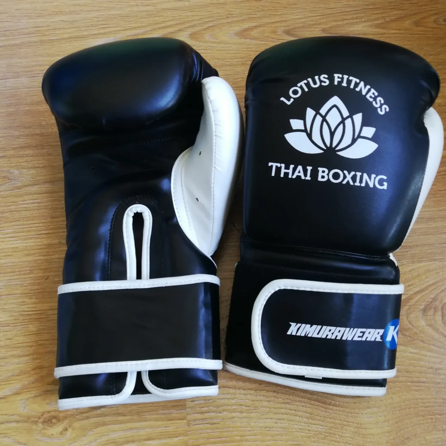 Kimurawear Lotus Fitness Thai Boxing Gloves - 16 oz thumbnail