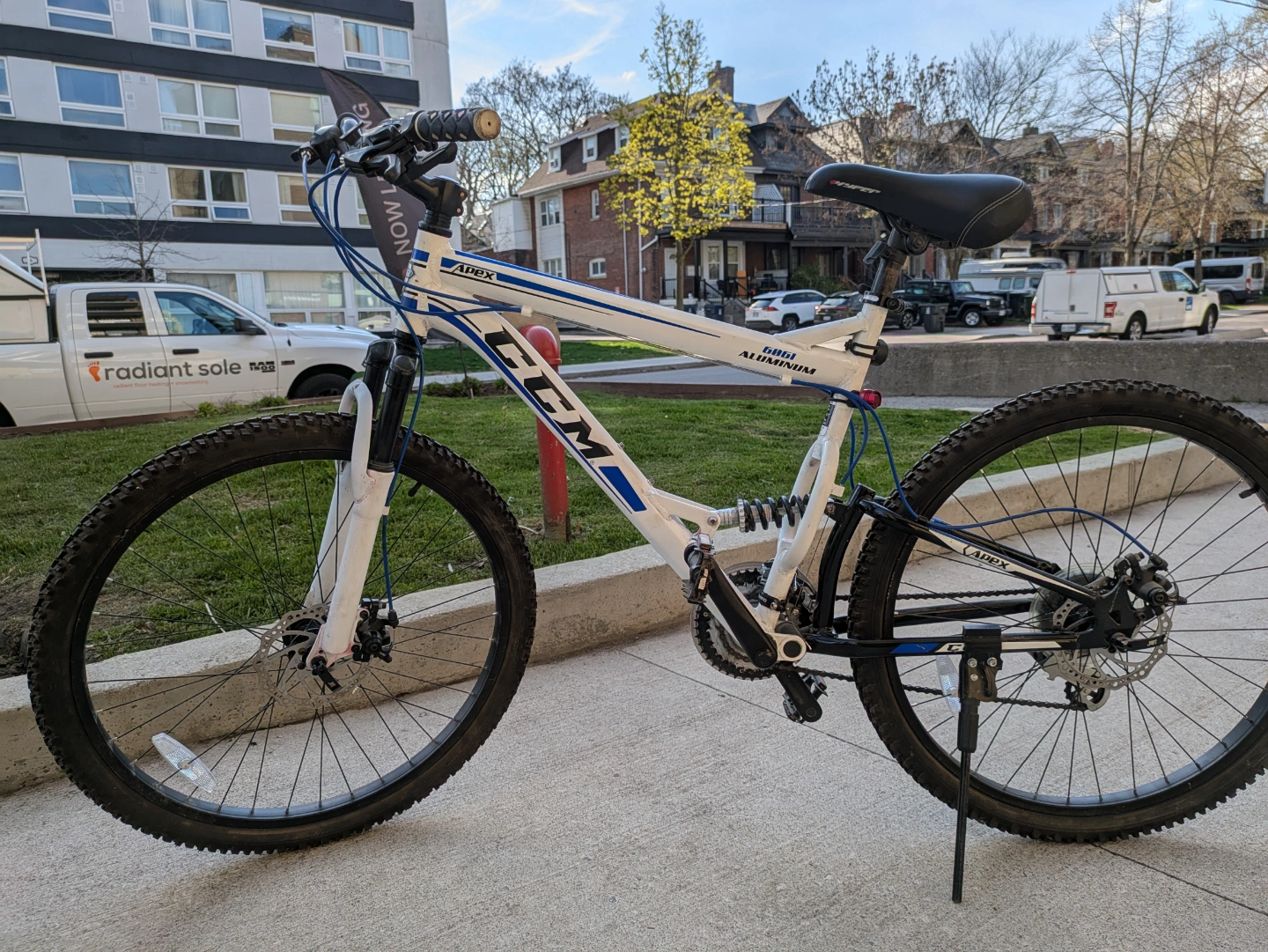 Bike Clearance Ccm Apex 6061 Mountain Bike Ccm Apex 6061 Aluminum