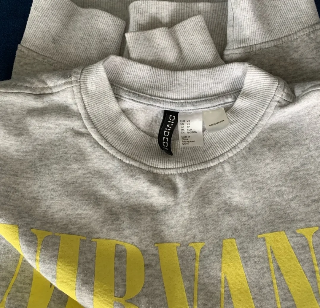 Nirvana Smiley Face H&M Divided Sweatshirt 🏒 image indicator(4)